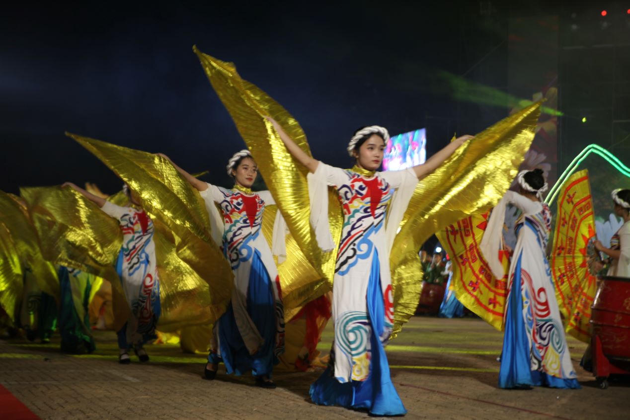 Đặc sắc đêm nghệ thuật tôn vinh những cá nhân giữ bình yên buôn làng Tây Nguyên