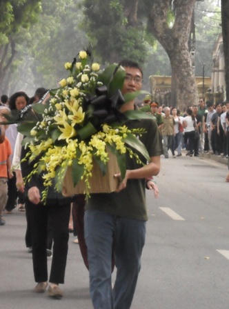 Chiều thu rơi lệ tiễn Người