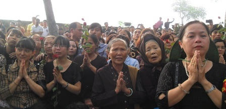 Nước non nhòa lệ tiễn Người