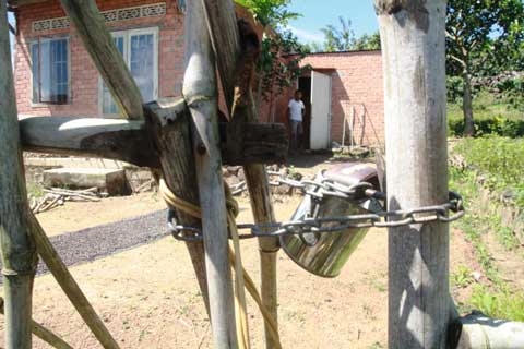 Giải cứu, bất thành, thiếu nữ, giam lỏng