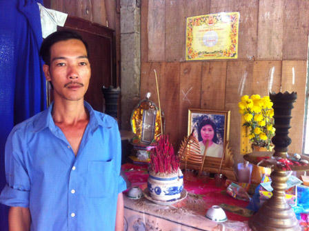 Mẹ chôn sống con rồi chết vì hậu sản