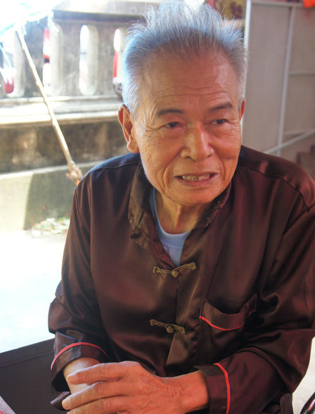 Kỳ lạ phiến đá hình sản phụ “lâm bồn” ở đền cầu tự 