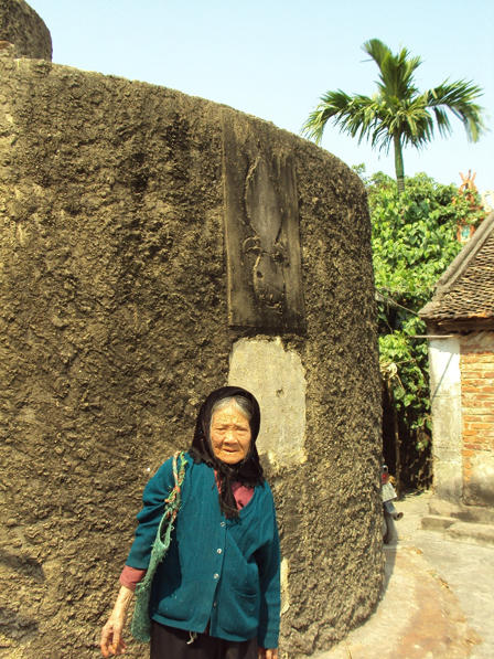 Sự sống sinh sôi trên đồn thù