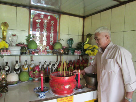 Nhục mạ ngôi miếu “chắn đường”, chủ thầu bị xe của mình húc chết?