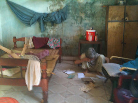 Cô gái bại liệt bị gã bán vé số giở trò đồi bại