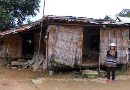 Cuộc sống hạnh phúc của anh hùng khiếm thị với hai bà vợ