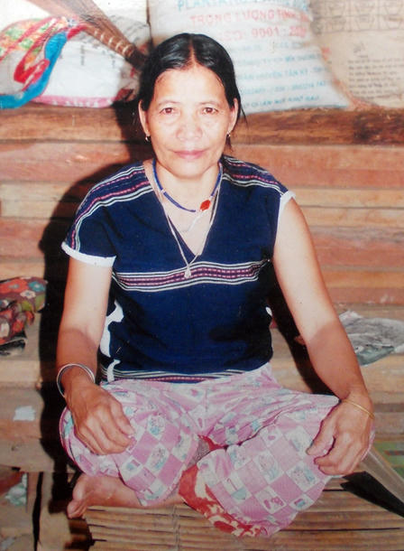 Cuộc sống hạnh phúc của anh hùng khiếm thị với hai bà vợ