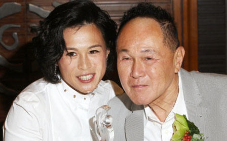 Treo thưởng “tỷ đô” cho người cưới con gái đồng tính