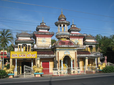 Choáng trước tượng ngựa có đầy đủ nội tạng ở Hậu Giang