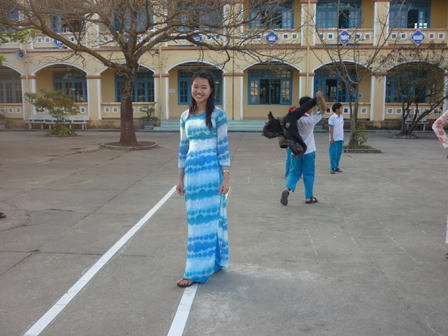 Cô giáo bản bày kế "mầm đá" giúp cảnh sát bắt kẻ gian