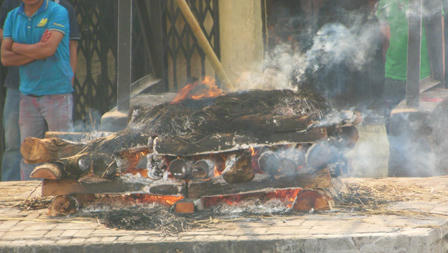 Kỳ bí ở Ninh Thuận: đẽo đầu lâu người chết thành đồng xu