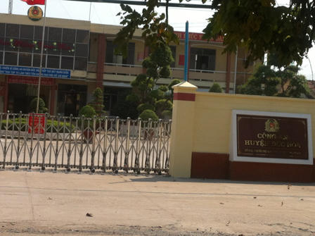 Bốn công an dùng nhục hình, xát ớt bột vào hạ bộ một thanh niên