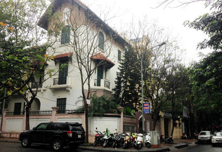 Tháo chạy khỏi biệt thự Trung Hòa - Nhân Chính