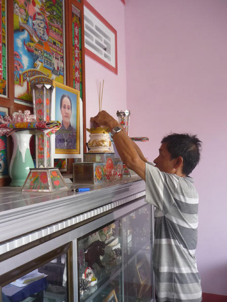 Trở lại ngôi nhà người vợ nghèo tự tử cho chồng con được sống