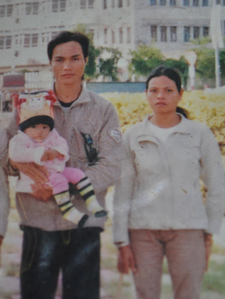 Tằng tịu với chị dâu, em chồng uống thuốc sâu tự tử