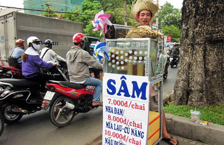 Giải khát hóa chất lừa bịp người đi đường