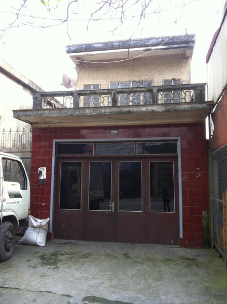 Hỏi bạn gái giang hồ làm vợ hai, cả nhà bị truy sát