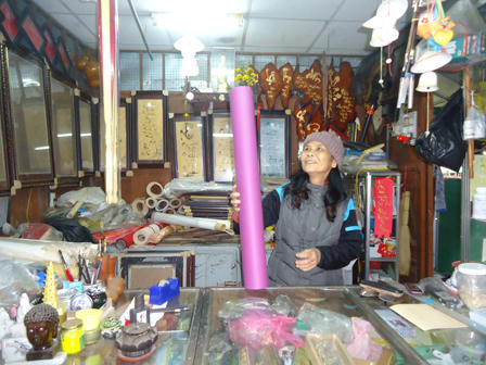 Bà đồ xứ Huế vui buồn quanh Tràm hoa vàng 