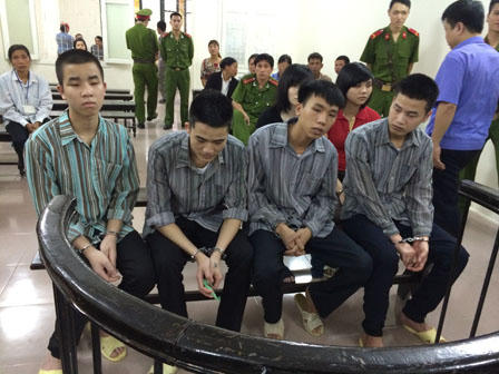 Nữ quái 9X cướp xe ôm để sống “bầy đàn”