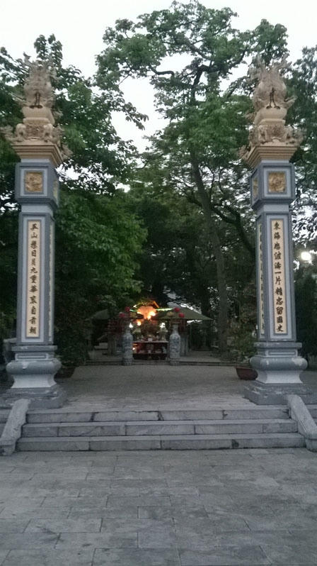 Đền “vua quan giải hạn” trong khuôn viên Trung tâm hội nghị quốc gia