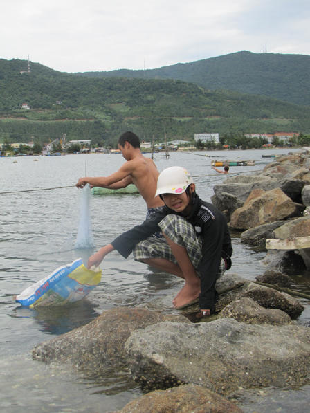 Cửa biển Đà Nẵng và những phận đời bé nhỏ