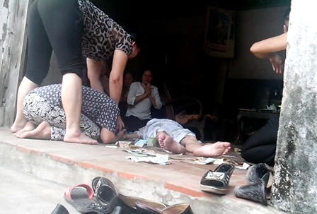 "Thánh cha" lừa bịp và màn giả chết nhố nhăng của "cụ Giời"