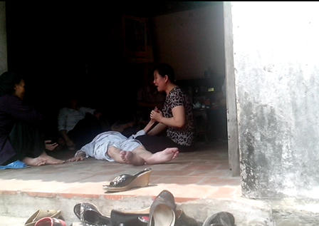 "Thánh cha" lừa bịp và màn giả chết nhố nhăng của "cụ Giời"