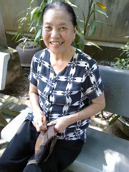 Đói ăn, hai thanh niên lấy trộm cả chuông đền