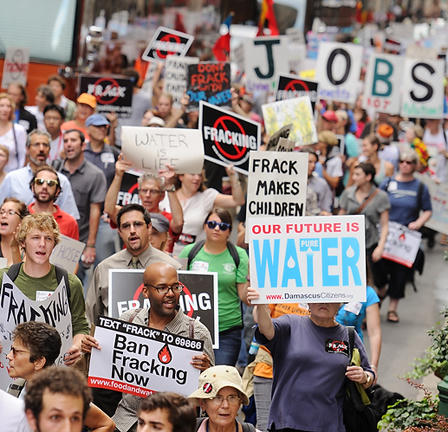 Đòi bồi thường 66 triệu USD vì môi trường có khí độc