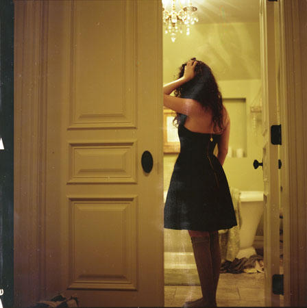 Kỳ án “nạn nhân” tự lột y phục cho bố dượng xâm hại tình dục