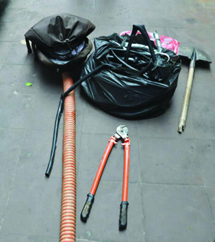 Khởi tố nhóm trộm chuyên 'ăn bẩn” đường dây cáp