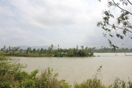 Cồn đất tai ương bên cửa biển 