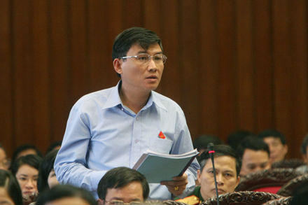 “Tiền bạc, tình cảm đi vào, công lý sẽ cắp cặp ra đi“?