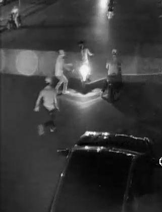 Ai chống lưng cho côn đồ xông vào nhà dân đánh người?