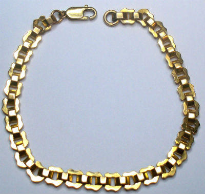 Nữ sinh hoa khôi dàn cảnh cướp dây chuyền của người yêu để “trừ nợ” 