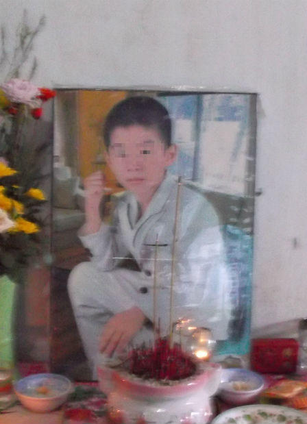 Bé trai 7 tuổi chết thảm vì “gọi cơn điên” kẻ tâm thần