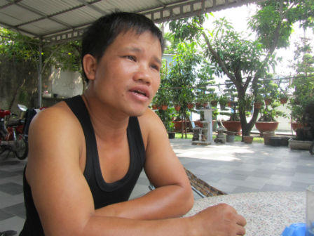 Vụ cướp táo tợn, ném bịch nước ớt vào mặt người đang chạy xe trên phố