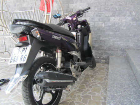 Vụ cướp táo tợn, ném bịch nước ớt vào mặt người đang chạy xe trên phố