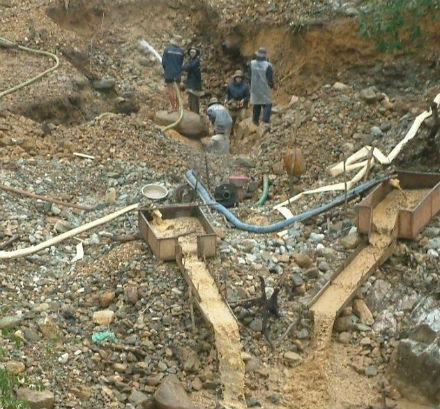 "Món nợ máu"của gã phu vàng mang xác người ra suối phi tang