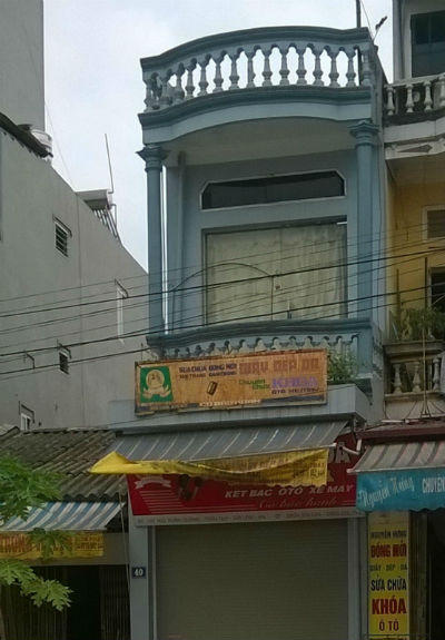 Hà Nội: Vác búa đinh đập đầu nữ Giám đốc đòi lại tiền mua chức 