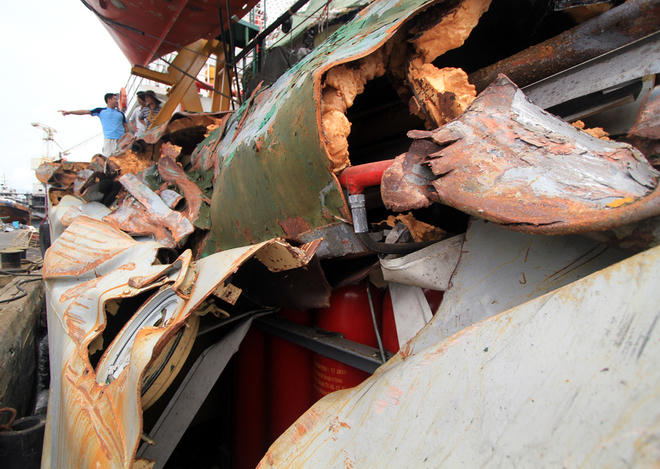 Cận cảnh con tàu kiểm ngư bị 5 tàu Trung Quốc đâm nát