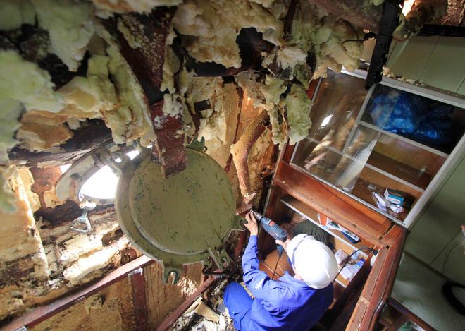 Cận cảnh con tàu kiểm ngư bị 5 tàu Trung Quốc đâm nát