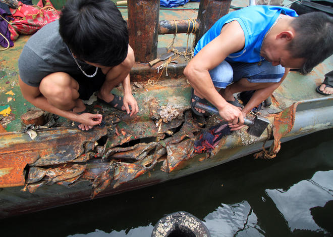 Cận cảnh con tàu kiểm ngư bị 5 tàu Trung Quốc đâm nát