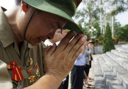 Bi tráng, nghẹn ngào bên nghĩa trang quốc gia Vị Xuyên