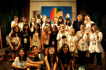 “Cầu vồng và cúc khuy”– Nhìn LGBT qua con mắt nghệ thuật