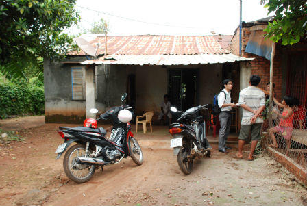 Con dâu “giang hồ” hành hạ mẹ chồng bạo bệnh