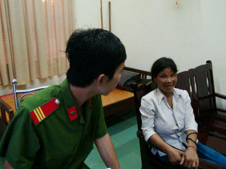 Lên cơn thèm rượu, mẹ giết con mới đẻ  