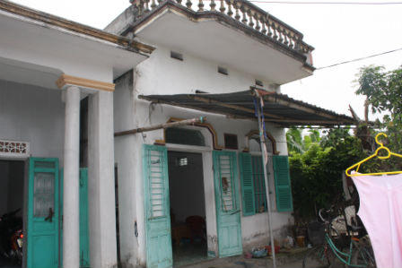 Đứa cháu bất hiếu đập bàn thờ liệt sĩ, đuổi bà ngoại khỏi nhà tình nghĩa