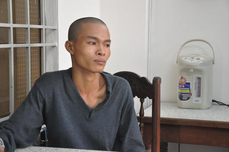 Kẻ giết mẹ và bà ngoại nổi điên vì đã thờ đôi dép người chết?