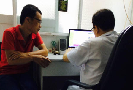 Đột nhập phòng khám của lang băm tự xưng “trị bách bệnh” bằng cách… hút máu